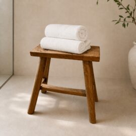 Alter Teakholz-Hocker aus Altholz – Rustikaler Sitzhocker